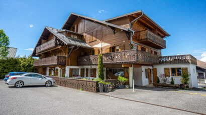 3 Pieces – 240000€ – Gentianes – 2369